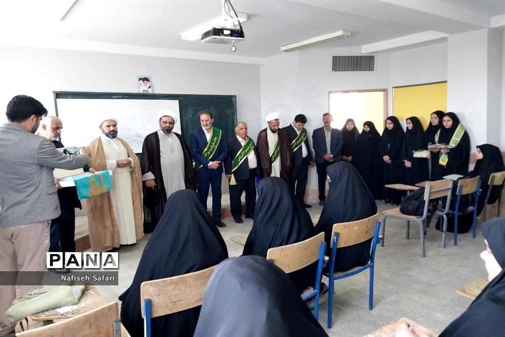 حضور پرچم متبرک مسجد مقدس جمکران در دبیرستان حضرت مریم