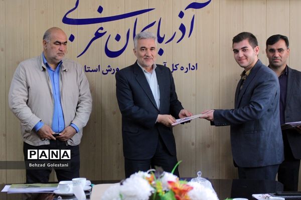 دیدار نمایندگان مجلس دانش‌آموزی با مدیرکل آموزش و پرورش آذربایجان غربی