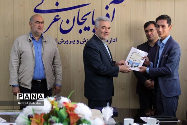 دیدار نمایندگان مجلس دانش‌آموزی با مدیرکل آموزش و پرورش آذربایجان غربی