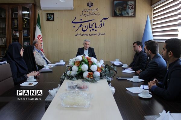 دیدار نمایندگان مجلس دانش‌آموزی با مدیرکل آموزش و پرورش آذربایجان غربی