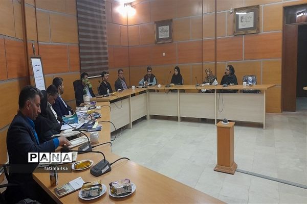 نشست تخصصی مولفان شهرستان فیروزکوه