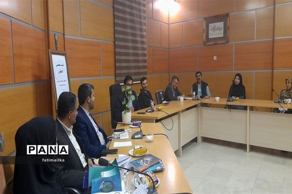 نشست تخصصی مولفان شهرستان فیروزکوه