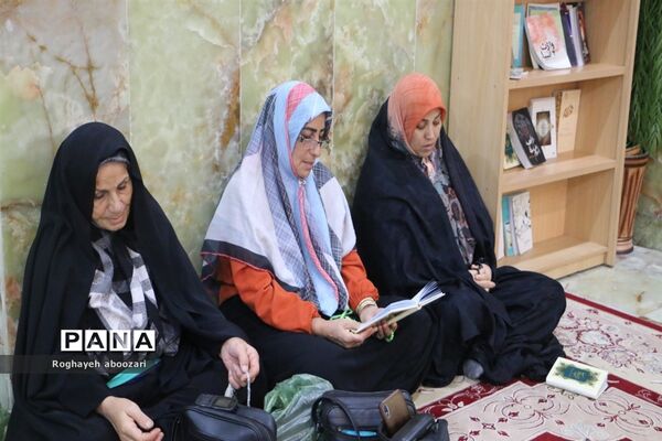 قرائت دعای کمیل در امامزاده بی‌بی سکینه صفادشت