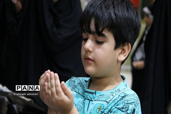 قرائت دعای کمیل در امامزاده بی‌بی سکینه صفادشت