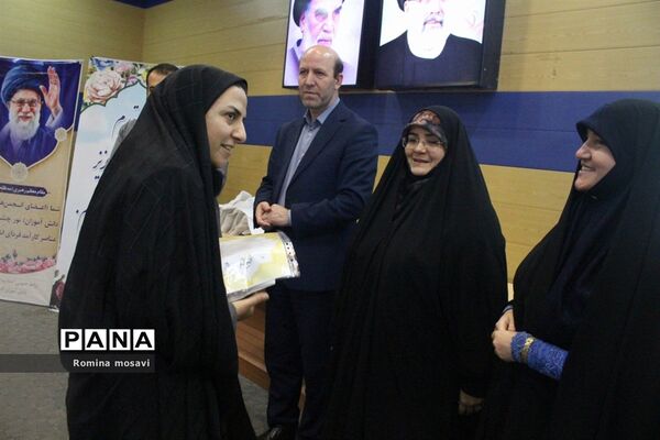 همایش تحلیف حکم مسئولان انجمن‌های اسلامی دانش‌آموزان مدارس دخترانه تبریز