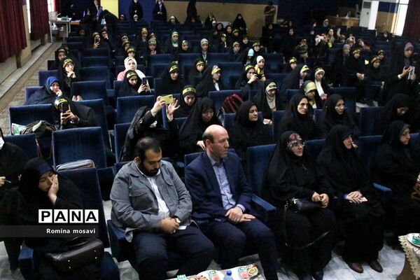 همایش تحلیف حکم مسئولان انجمن‌های اسلامی دانش‌آموزان مدارس دخترانه تبریز