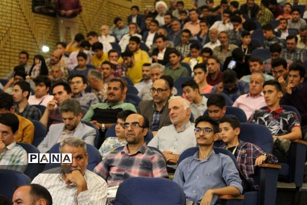 مراسم تجلیل از برگزیدگان چهل و یکمین دوره مسابقات قرآن، عترت و نماز دانش‌آموزان شهرستان کاشان