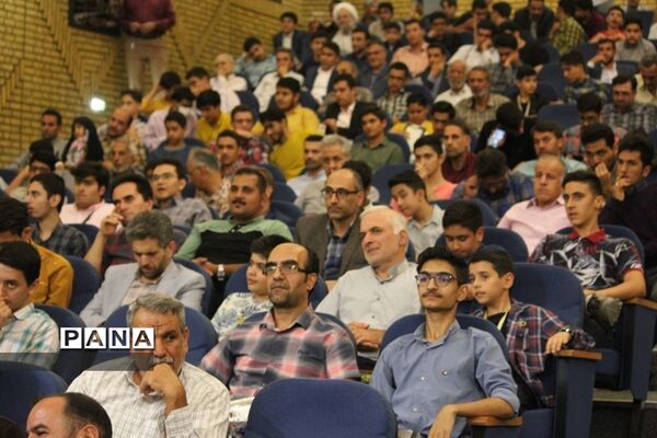 مراسم تجلیل از برگزیدگان چهل و یکمین دوره مسابقات قرآن، عترت و نماز دانش‌آموزان شهرستان کاشان