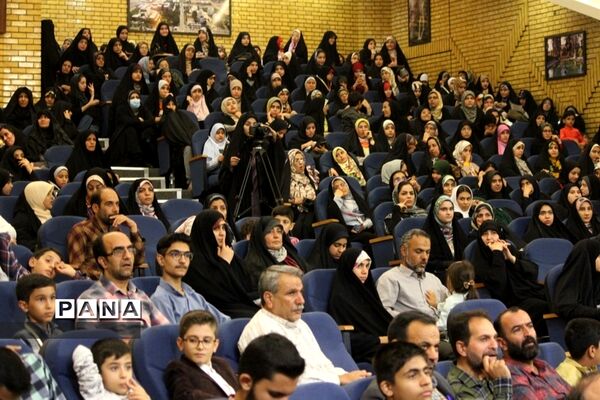 مراسم تجلیل از برگزیدگان چهل و یکمین دوره مسابقات قرآن، عترت و نماز دانش‌آموزان شهرستان کاشان