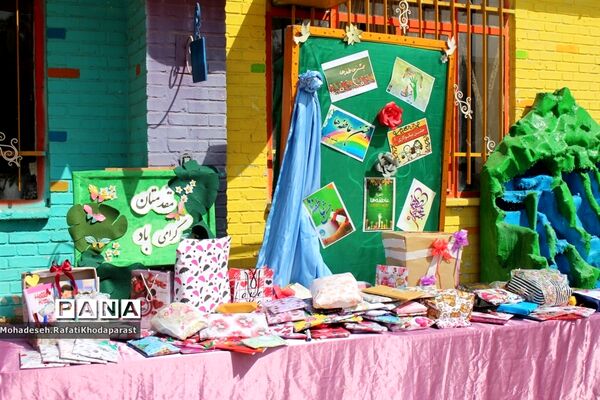 برگزاری جشن عاطفه‌ها در دبستان دوره دوم ۲۲ بهمن