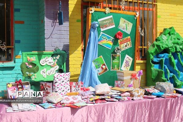 برگزاری جشن عاطفه‌ها در دبستان دوره دوم ۲۲ بهمن