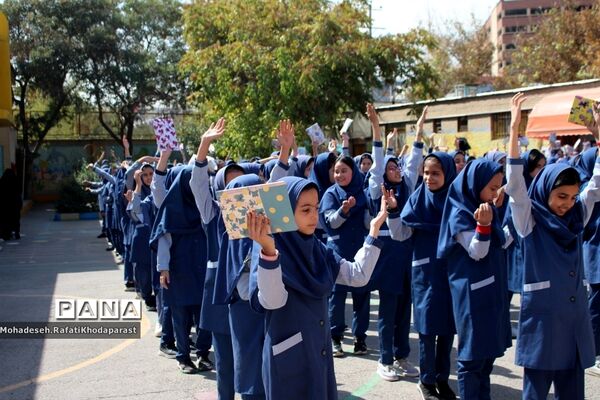 برگزاری جشن عاطفه‌ها در دبستان دوره دوم ۲۲ بهمن