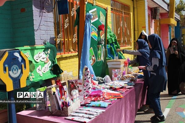 برگزاری جشن عاطفه‌ها در دبستان دوره دوم ۲۲ بهمن