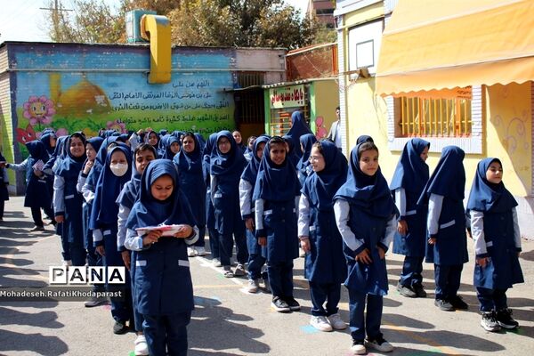 برگزاری جشن عاطفه‌ها در دبستان دوره دوم ۲۲ بهمن