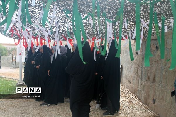 بازدید دانش‌آموزان دبیرستان غدیر قم از موزه دفاع مقدس