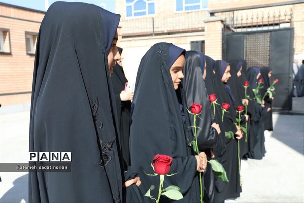 آیین افتتاح دبیرستان دخترانه خیرساز فاطمه سادات حسینی در روستای فرخد منطقه تبادکان