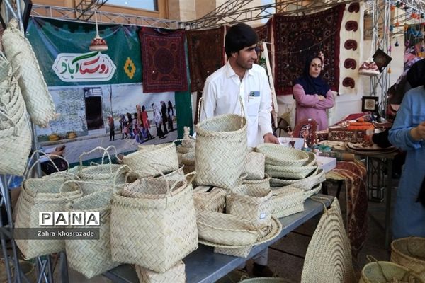 برگزاری نمایشگاه صنایع‌دستی و محصولات روستایی و عشایری در مصلی امام خمینی (ره)