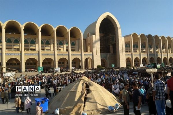 برگزاری نمایشگاه صنایع‌دستی و محصولات روستایی و عشایری در مصلی امام خمینی (ره)
