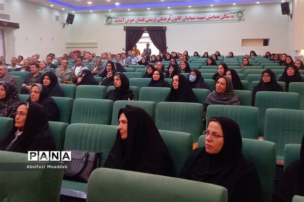اولین جلسه انجمن اولیا و مربیان دبیرستان نمونه آیت الله خامنه‌ای کاشمر