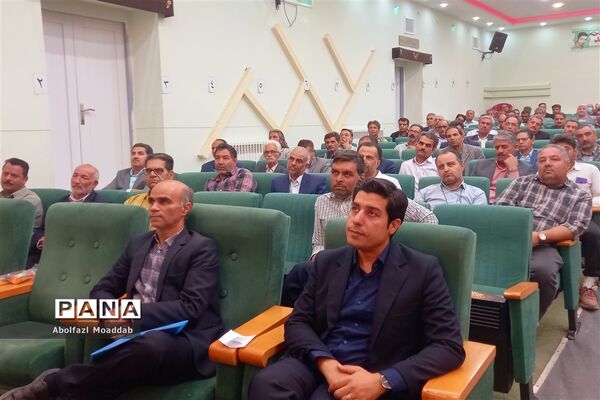 اولین جلسه انجمن اولیا و مربیان دبیرستان نمونه آیت الله خامنه‌ای کاشمر