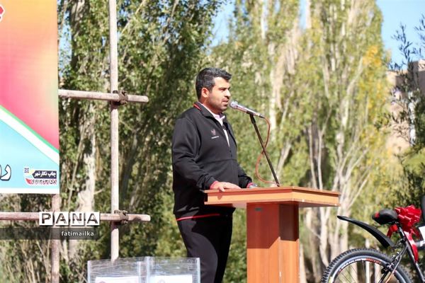 برگزاری همایش بزرگ پیاده‌روی خانوادگی در شهرستان‌فیروزکوه