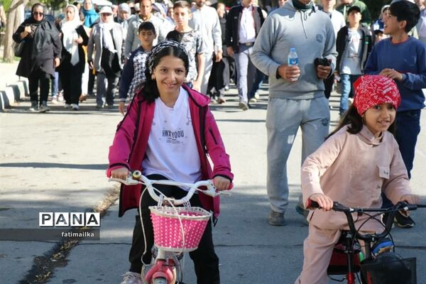 برگزاری همایش بزرگ پیاده‌روی خانوادگی در شهرستان‌فیروزکوه