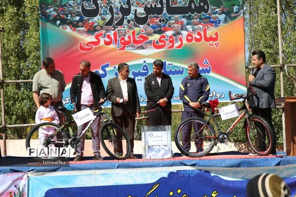 برگزاری همایش بزرگ پیاده‌روی خانوادگی در شهرستان‌فیروزکوه