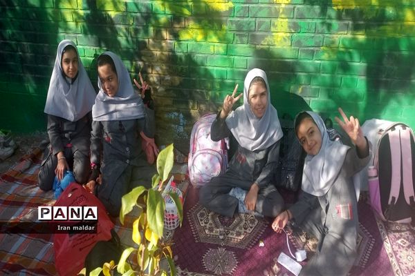 اردوی درون مدرسه ای به‌مناسبت روز جهانی کودک در دبستان لطیفه ناحیه ۷