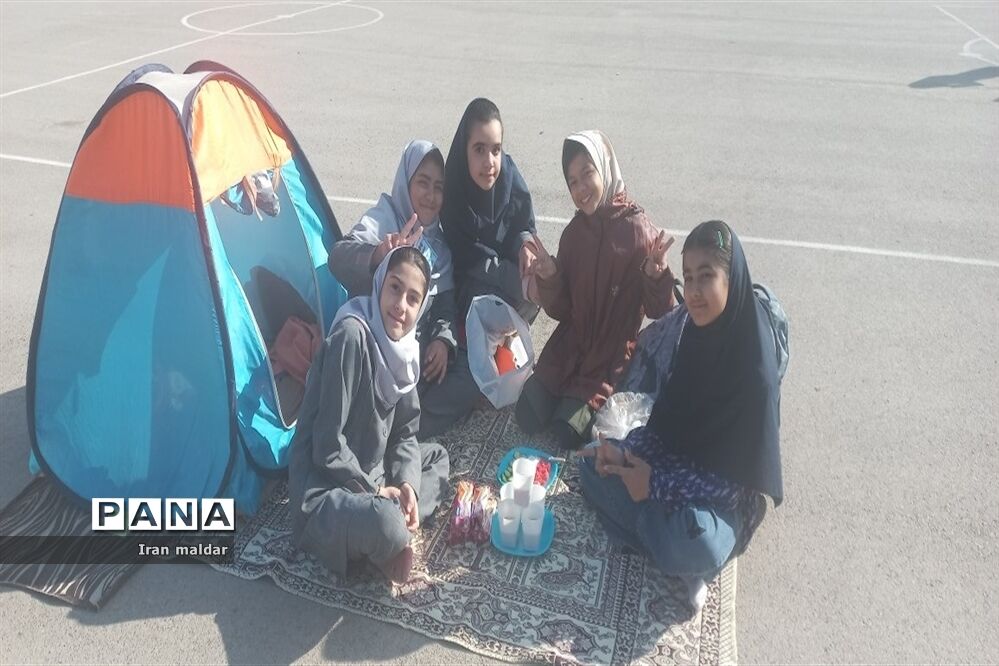اردوی درون مدرسه ای به‌مناسبت روز جهانی کودک در دبستان لطیفه ناحیه ۷