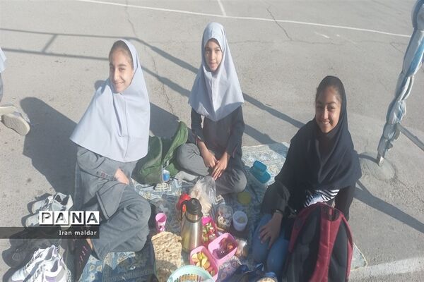اردوی درون مدرسه ای به‌مناسبت روز جهانی کودک در دبستان لطیفه ناحیه ۷