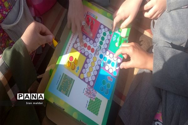 اردوی درون مدرسه ای به‌مناسبت روز جهانی کودک در دبستان لطیفه ناحیه ۷