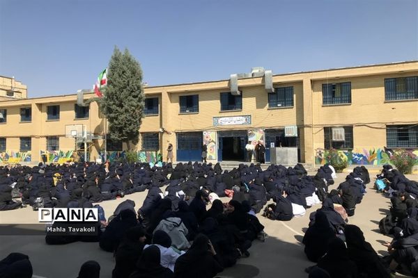 گرامیداشت هفته نیروی انتظامی در هنرستان فنی و حرفه‌ای بدیع