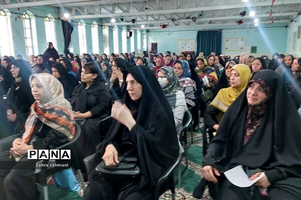 جلسه اولیا و مربیان در دبیرستان حجاب ناحیه ‌یک شهرری