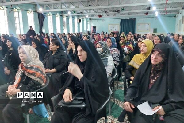 جلسه اولیا و مربیان در دبیرستان حجاب ناحیه ‌یک شهرری