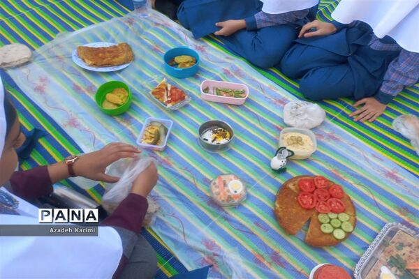 روز جهانی کودک و ساخت بادبادک آرزوها در دبستان شاهد نیک‌اندیشان ناحیه یک