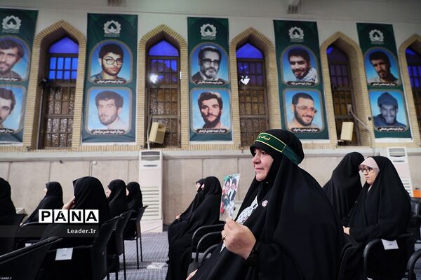 دیدار دست‌اندرکاران کنگره ملی شهدای همدان با مقام معظم رهبری