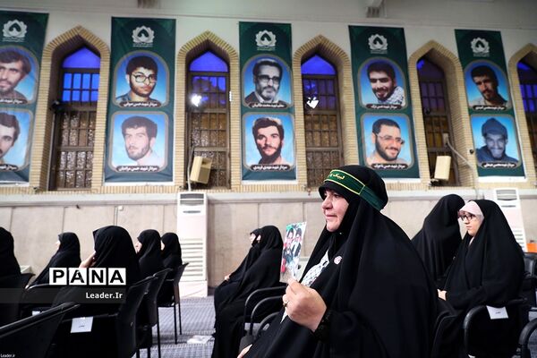 دیدار دست‌اندرکاران کنگره ملی شهدای همدان با مقام معظم رهبری