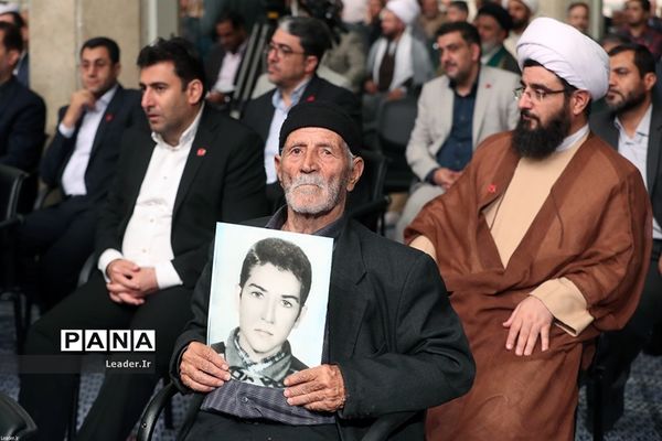 دیدار دست‌اندرکاران کنگره ملی شهدای همدان با مقام معظم رهبری