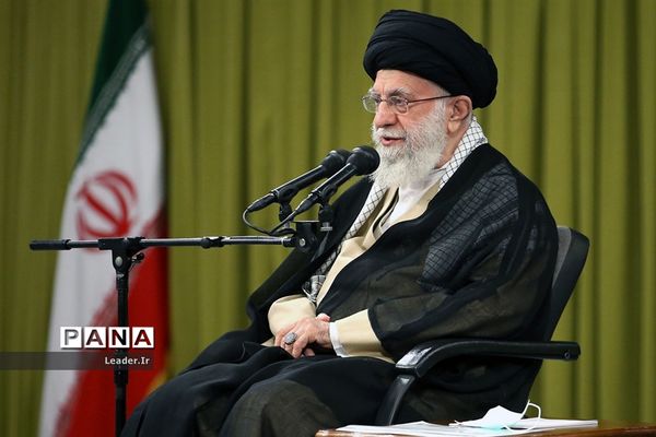 دیدار دست‌اندرکاران کنگره ملی شهدای همدان با مقام معظم رهبری