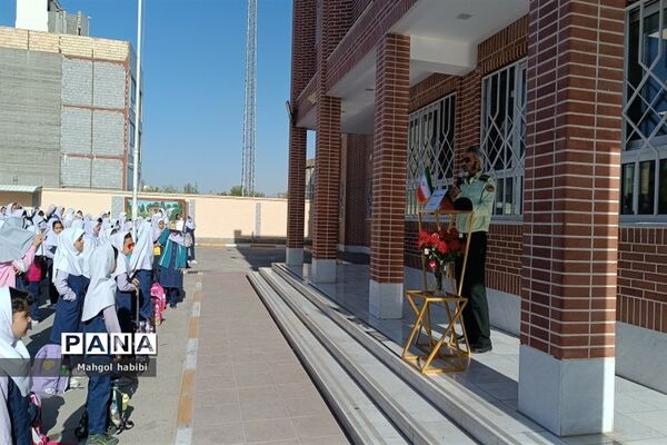 گرامیداشت هفته نیروی انتظامی در دبستان عذرا پورشهریاری