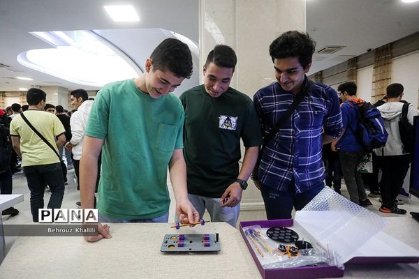 افتتاحیه نمایشگاه «یک تجربه نوآورانه»