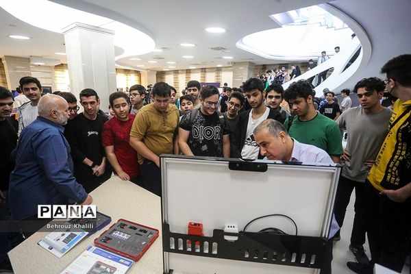 افتتاحیه نمایشگاه «یک تجربه نوآورانه»