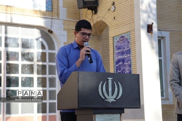برگزاری صبحگاه دانش‌آموزی به‌‌مناسبت هفته نیروی انتظامی