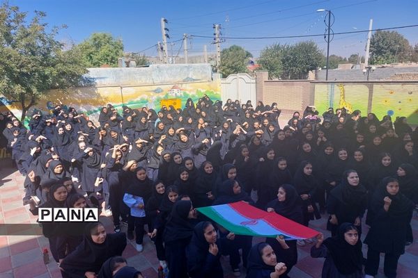 نواختن زنگ مقاومت در حمایت از مردم مظلوم فلسطین در دبیرستان شهید باهنر ورامین