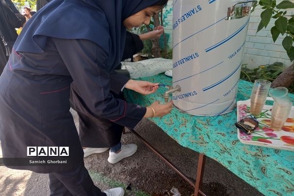 برگزاری جلسه انجمن اولیا و مربیان و آموزش خانواده در آموزشگاه امام علی(ع) ناحیه ۵ مشهد