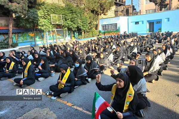 نواختن زنگ حمایت از مردم فلسطین در مدرسه شهید بهرامی رباط کریم