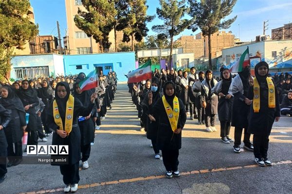 نواختن زنگ حمایت از مردم فلسطین در مدرسه شهید بهرامی رباط کریم