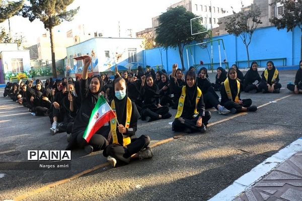 نواختن زنگ حمایت از مردم فلسطین در مدرسه شهید بهرامی رباط کریم