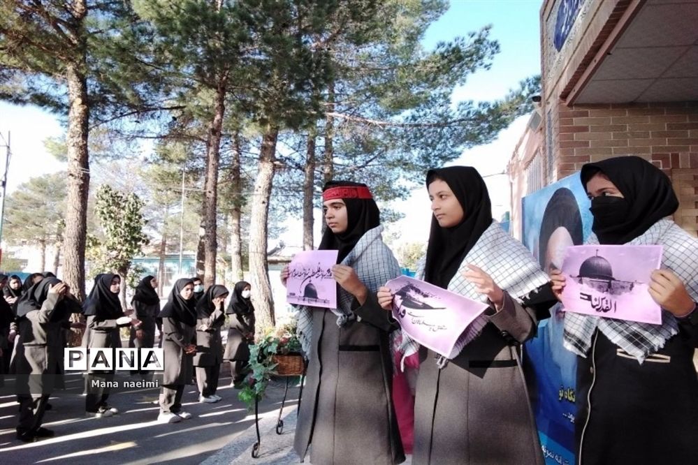 نواختن زنگ حمایت از مردم فلسطین در مدرسه نمونه دولتی اندیشه