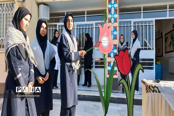 برگزاری آیین مراسم حمایت از قیام فلسطین در دبیرستان شاهد هاجر و حضرت مریم در شهرستان کاشمر